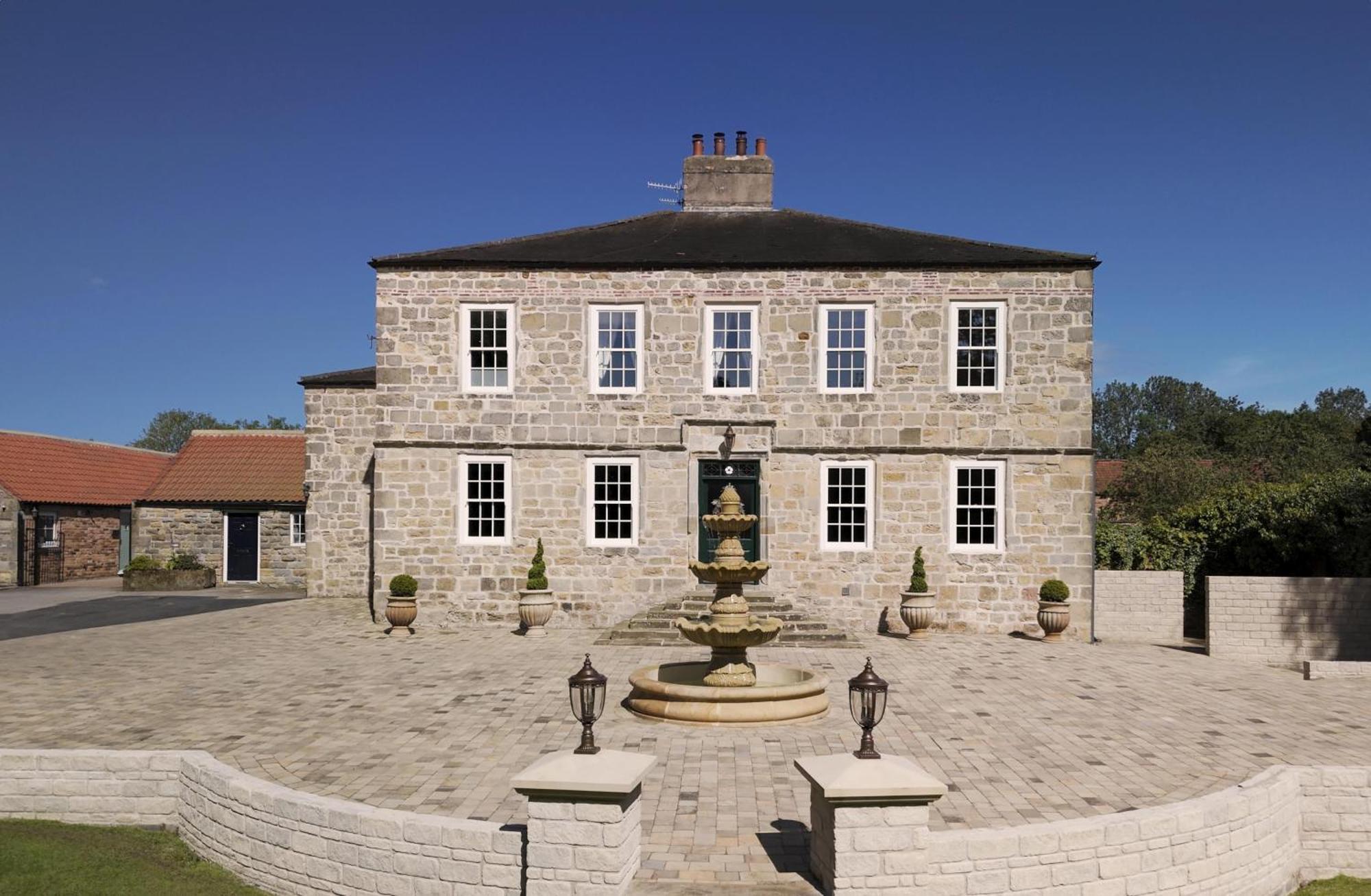 Killerby Old Hall With Hot Tub And Swimming Pool Scarborough Eksteriør billede